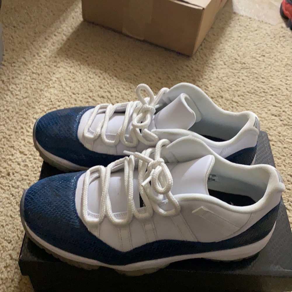 Retro 11 white black navy